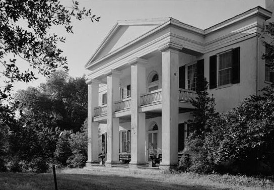 "Monmouth House, East Franklin Street & Melrose Avenue, Natchez (Adams County, Mississippi)" by Jack E. Boucher - http://memory.loc.gov/cgi-bin/displayPhoto.pl?path=/pnp/habshaer/ms/ms0200/ms0206/photos&topImages=092799pr.jpg&topLinks=092799pv.jpg,09