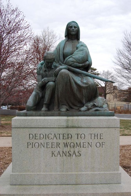 Front portrait of the statue 