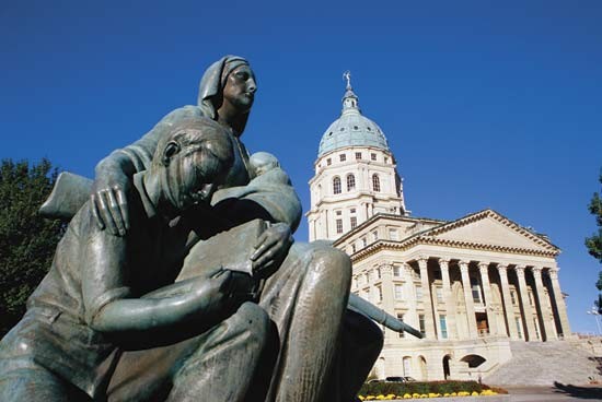 Pioneer Mother Memorial with the State Capitol in the background