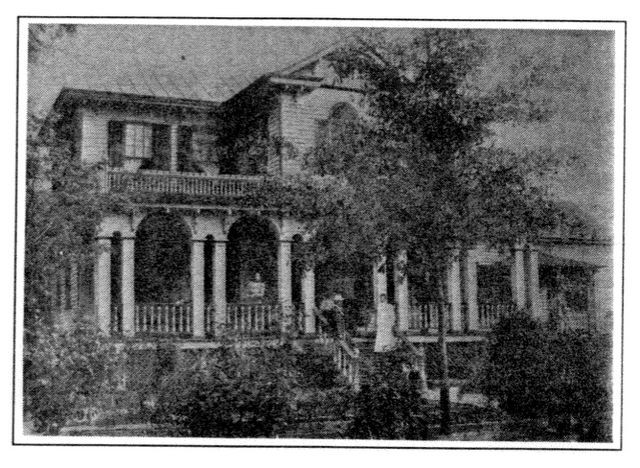 Photo of Earle Town House circa 1900