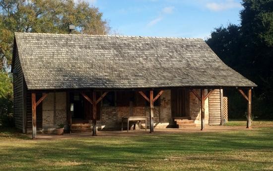 One of the slave cabins