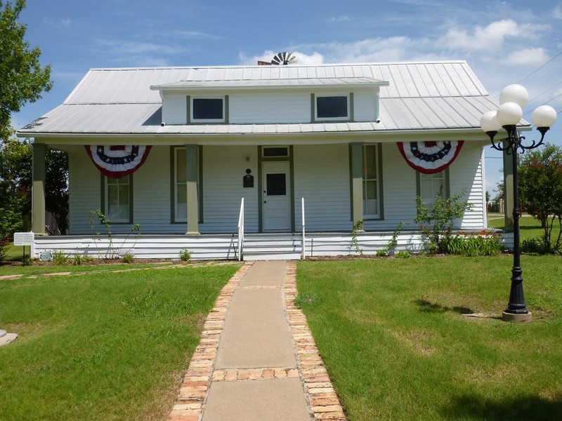 The Rockwall County Historical Foundation was established in 1978 and operates a small local history museum in this restored historical home that was built in 1850.