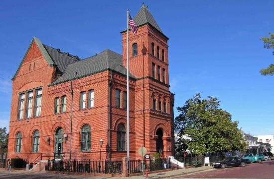 The Jefferson Historical Museum is housed in the former Old U.S. Post Office and Courts Building, which was built in 1888.