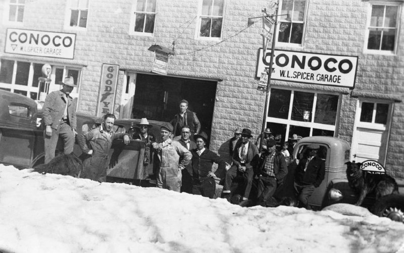 Window, Snow, Motor vehicle, Building