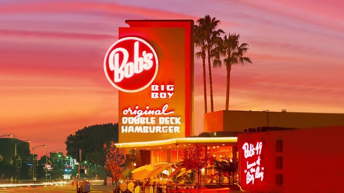 Illuminated Bob's Big Boy Sign