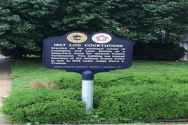 Erected on the southeast corner of Lexington and Lynn Streets as a temporary home for Jackson County Government. This building has housed functions of the Jackson County Court as late as 1932 under Judge Harry S. Truman. Erected 1976 by American Revolution Bicentennial Commission of Independ