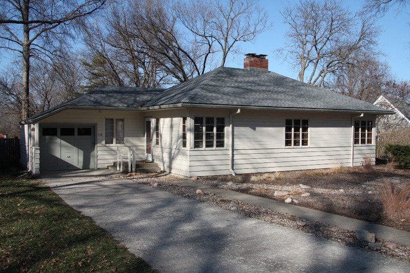 Southern facade and driveway entrance of the Chewning House