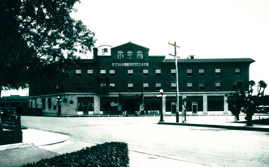 The original hotel prior to the 1934 fire. 