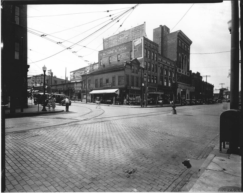 Intersection of East Main Street and Arch Avenue, late 1920s