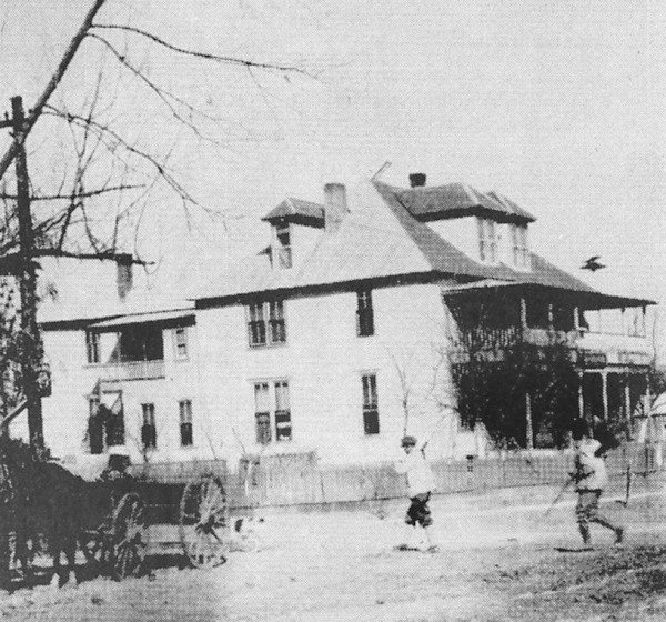 Side of Hotel Black.