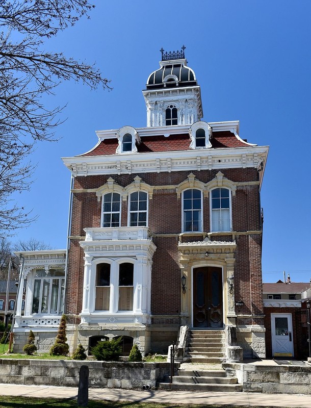 The Andrew-Ryan House is considered to be the finest example pf Second Empire architecture in Dubuque. Photo courtesy of Boscophotos, via Wikimedia Commons
