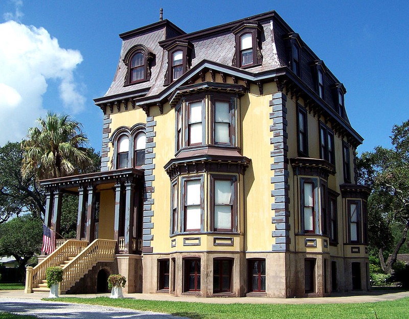 "Fulton mansion 2006" by Larry D. Moore. Licensed under CC BY-SA 3.0 via Wikimedia Commons - https://commons.wikimedia.org/wiki/File:Fulton_mansion_2006.jpg#/media/File:Fulton_mansion_2006.jpg