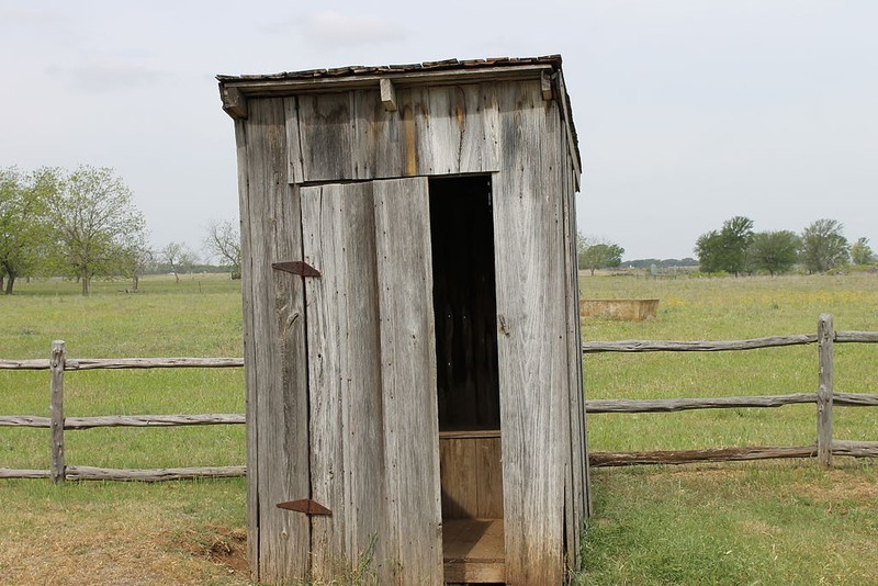 "Outhouse at LBJ birthplace, TX IMG 1498" by Billy Hathorn - Own work. Licensed under CC BY-SA 3.0 via Wikimedia Commons - https://commons.wikimedia.org/wiki/File:Outhouse_at_LBJ_birthplace,_TX_IMG_1498.JPG#/media/File:Outhouse_at_LBJ_birthplace,_TX_