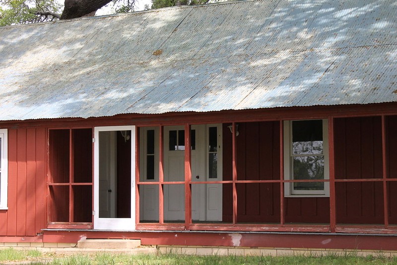 "Sam Ealy Johnson, Sr., farmhouse at LBJ Park IMG 1506". Licensed under CC BY-SA 3.0 via Wikimedia Commons - https://commons.wikimedia.org/wiki/File:Sam_Ealy_Johnson,_Sr.,_farmhouse_at_LBJ_Park_IMG_1506.JPG#/media/File:Sam_Ealy_Johnson,_Sr.,_farmhous