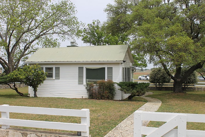 "House for secret service at LBJ Ranch IMG 1514" by Billy Hathorn - Own work. Licensed under CC BY-SA 3.0 via Wikimedia Commons - https://commons.wikimedia.org/wiki/File:House_for_secret_service_at_LBJ_Ranch_IMG_1514.JPG#/media/File:House_for_secret_