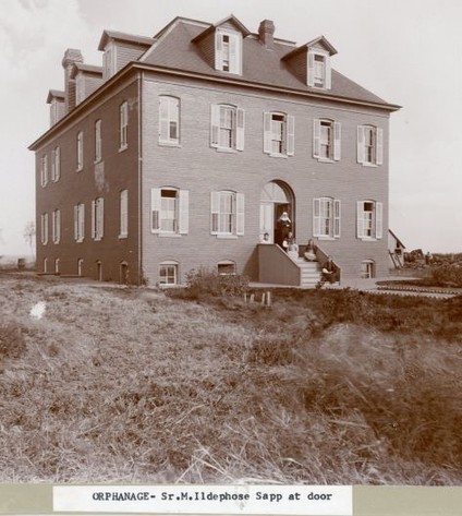 Estate, Sash window, Lawn, Historic house
