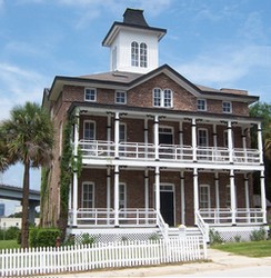 Old St. Luke's Hospital 
Photo credit: Wikimedia Commons, photo uploaded by Ebyabe