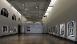 Ceiling, Building, Art gallery, Museum