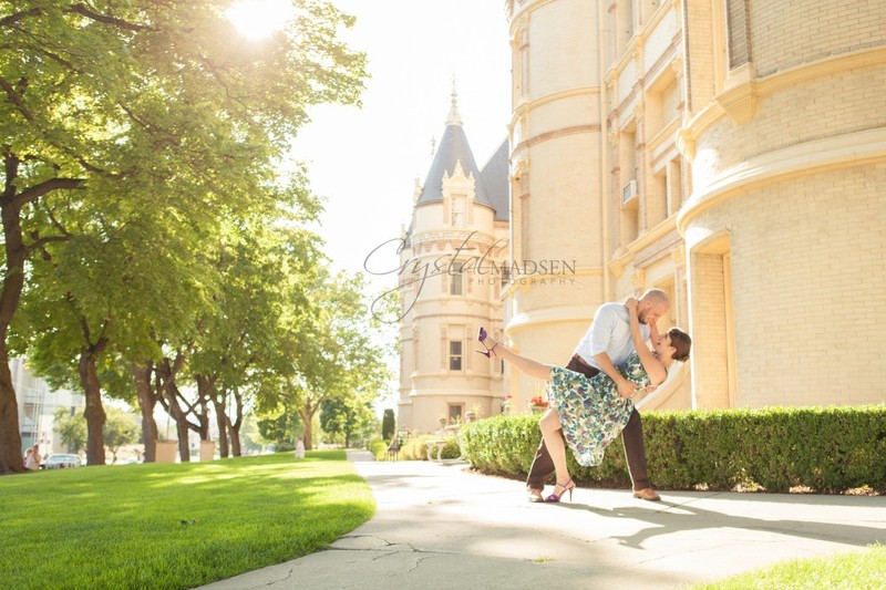 Romance on the grounds of the courthouse.