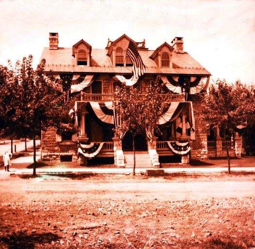 Miles-Humes/Potter Home 1916. Decorated for its 100th anniversary