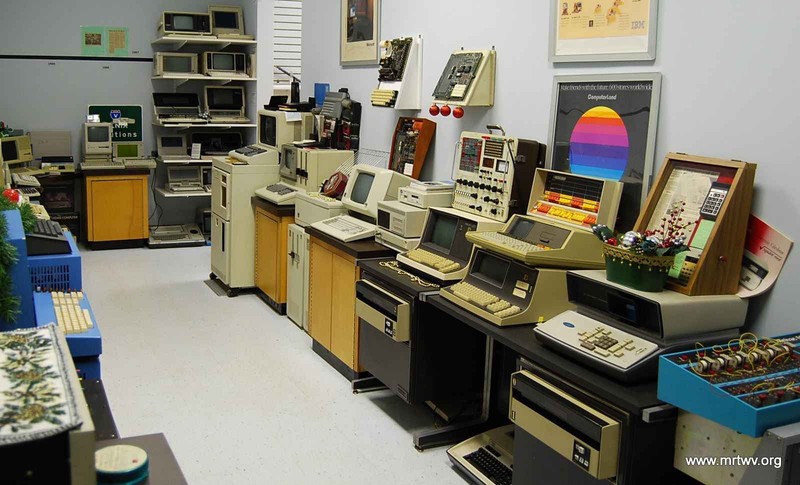 In addition to radios, the museum contains many other pieces of technoogy such as these vintage computers. Image obtained from the Museum of Radio and Technology. 