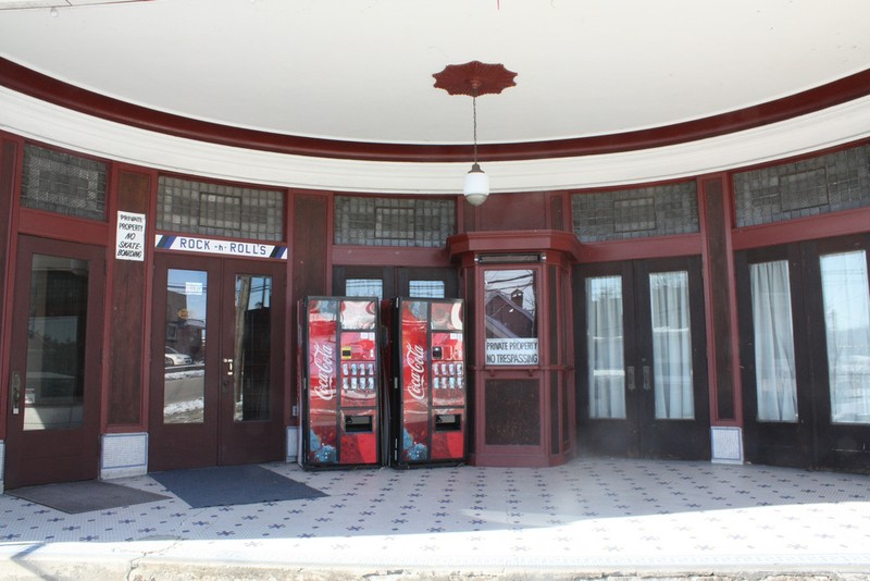 The recessed front entrance to the Karolcik Building.