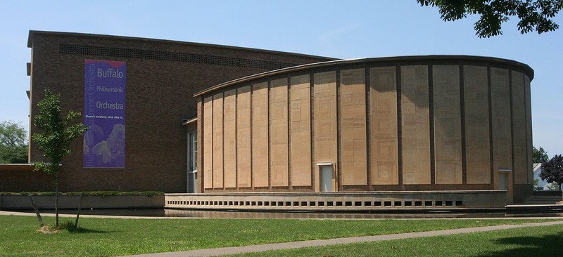 Kleinhans Music Hall opened in 1940 thanks to the generosity of Edward and Mary Kleinhans who bequeathed money for its construction.