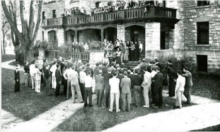 Students outside Voorhees Hall in 1936