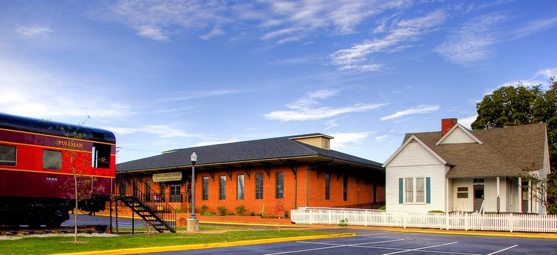 Casey Jones became an immediate hero known around the world for his sacrificing his life to save his passengers. The museum features his home, which has been restored, and a museum.