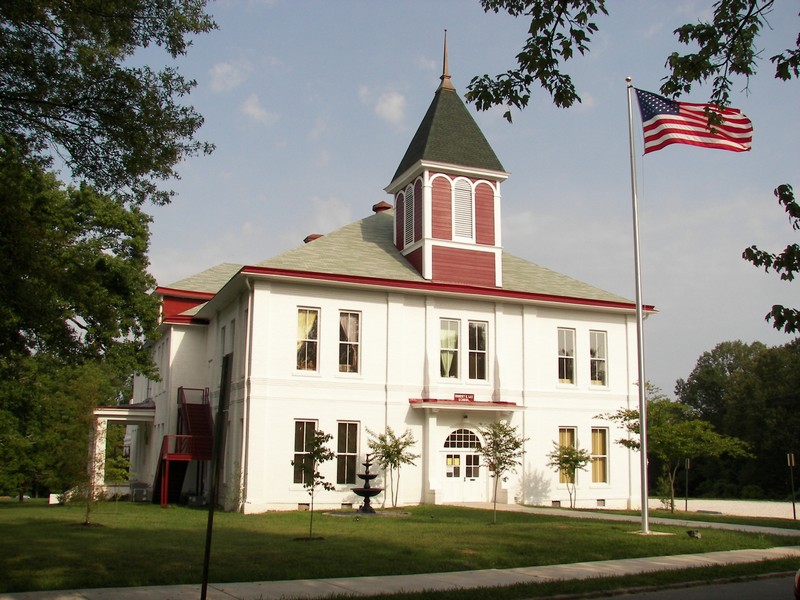 The Lee Academy For the Arts, formerly Robert E. Lee School, was built in 1893.