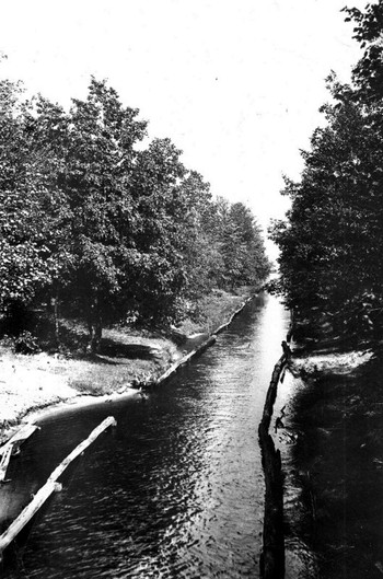 Canal in about 1880
Logs were placed along the sides in order to get the floating logs to move through.