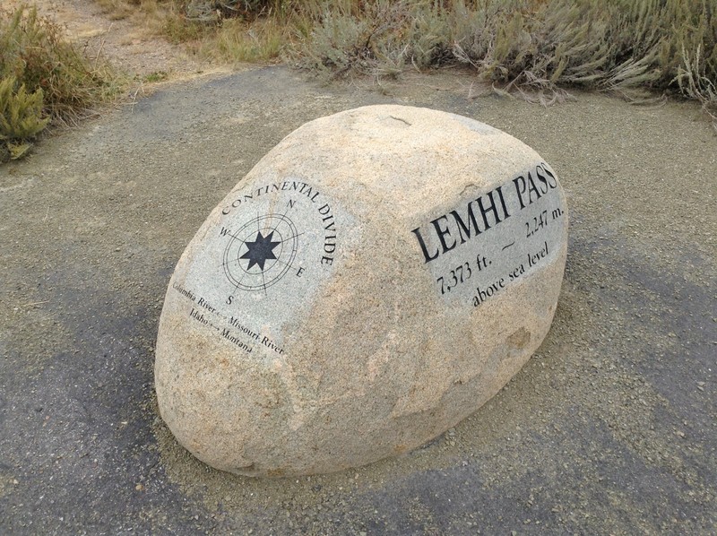 The boulder that marks the pass' location. Credit: shayBlackley.com