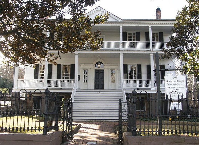 The National Society of Colonial Dames of American North Carolina bought the Burgwin-Wright House in 1937 and established their headquarters there. In 1951 it was opened to the public.