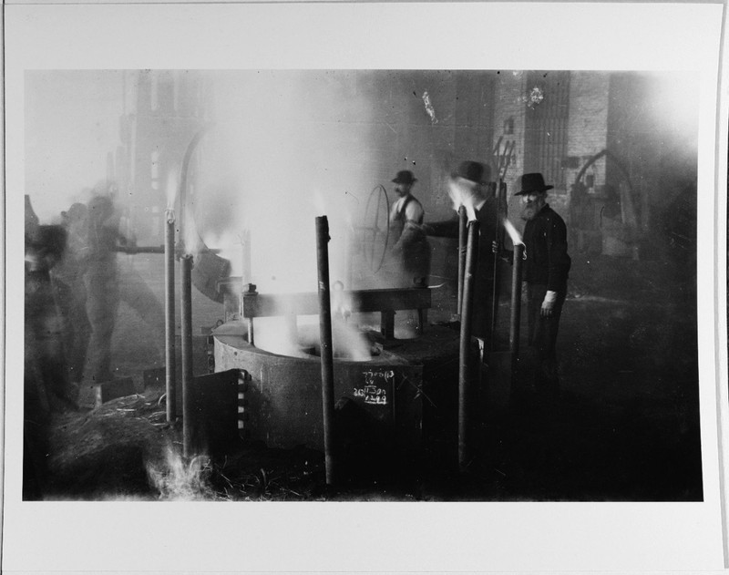 Mare Island workers cast a steel propeller, 1918. As one of the largest Navy shipyards on the West Coast, Mare Island needed to be able to fabricate a wide variety of parts to repair ships. NHHC.