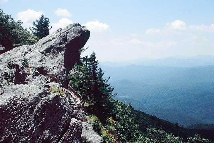 The Blowing Rock is known around the world for the legend of two star-crossed lovers. Visitors to the formation can enjoy an incredible view from the “Crown of the Blue Ridge” from a nearby observation tower.