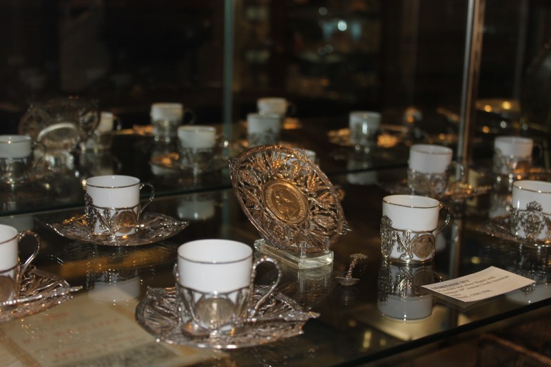 A Brazilian demitasse set made of silver include Brazilian coins no longer minted in each piece represents the Newton’s time in Brazil. Bert received the Order of the Southern Cross from the Brazilian foreign minister and the Order of the Lion of Finland from the Brazilian President. 