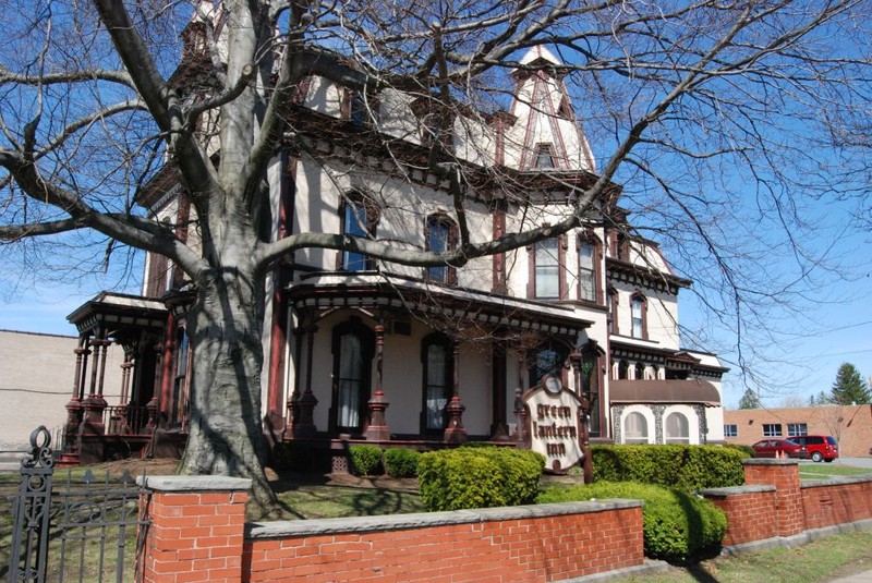 The Green Lantern Inn was built by Henry DeLand in 1876. It became an inn in 1925.