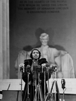 Marian Anderson singing on the steps of the Lincoln Memorial in 1939.