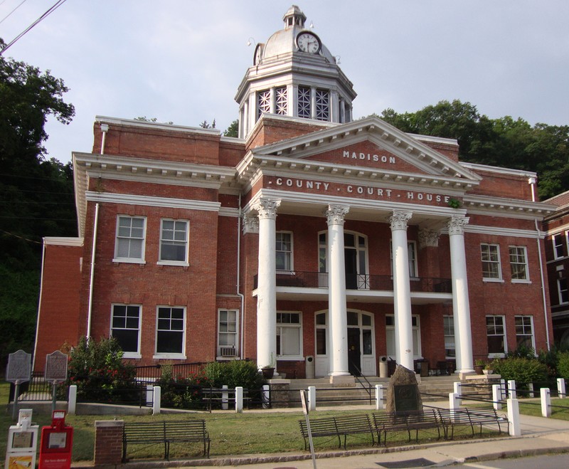 Image of the courthouse 