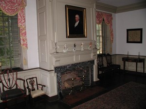 President Washington convened Cabinet meetings in the parlor.