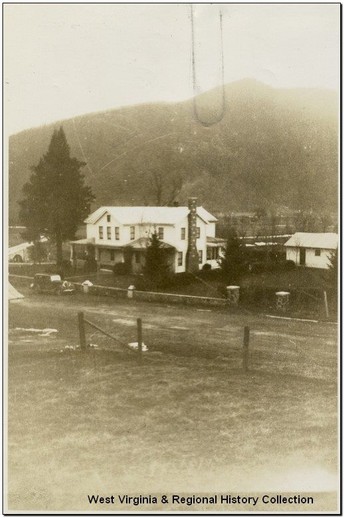 Historic Traveler's Repose. 1940. The front of the structure in the 
photograph was rebuilt by Andrew Yeager after the war. Picture courtesy of WVU Libraries collection.