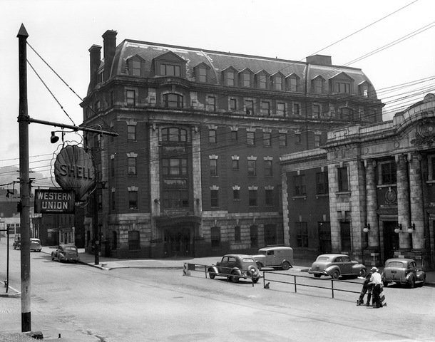 For years the Willard functioned as a hotel for passengers traveling on the B&O Railroad. In later years it was used to house train crews. Image obtained from The West Virginia Encyclopedia.