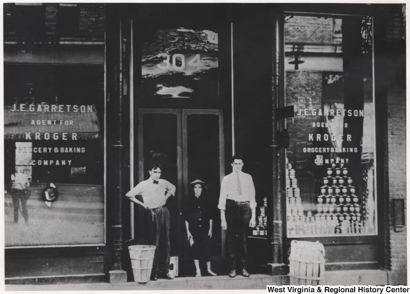 1910. First Kroger Grocery & Baking Co. Store in Hinton. Later to become Bowlings Dairy Bar. Located at 304 3rd Avenue, 
Early West Virginia and its History Facebook Page. 
https://www.facebook.com/media/set/?set=o.553348398056027&type=1