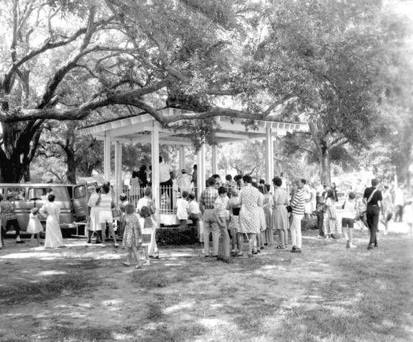 During the square's restoration in the 1960s, a crowd gathers to take part. 