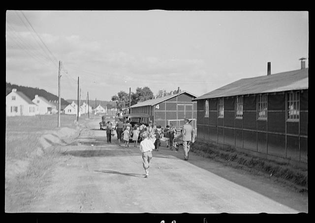 Street View
Photo Credit: The Library of Congress