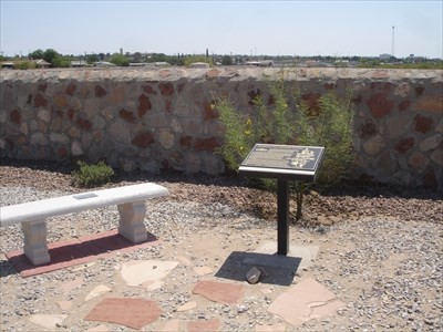 Marker in Concordia on location of the 2-tiered plot