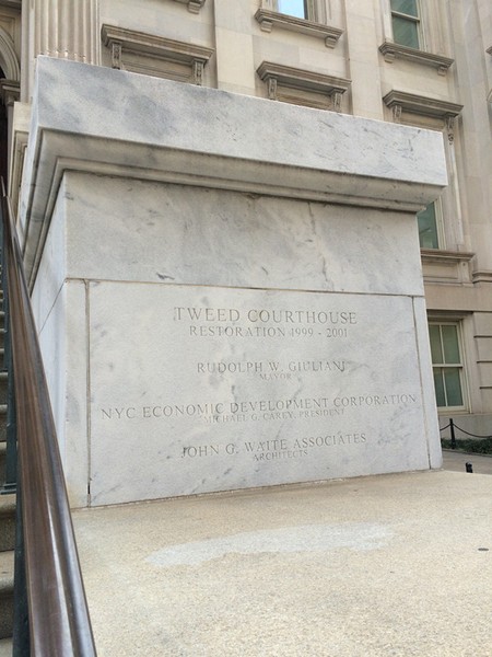 Stone indicating the restoration of the Tweed Courthouse.