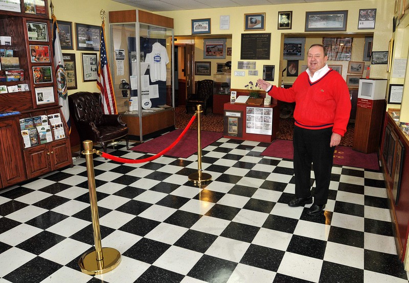 The lobby contains numerous historic photographs, as well as tourist information.