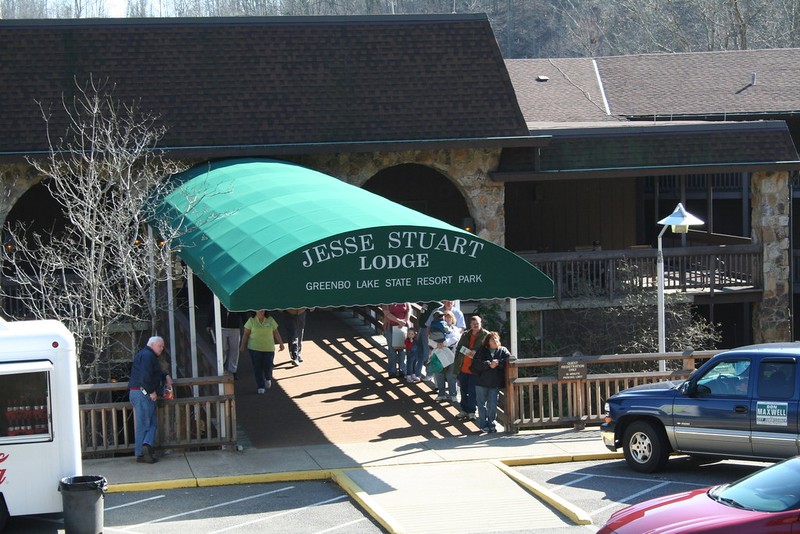 Jesse Stuart Lodge Entrance with Visitors 