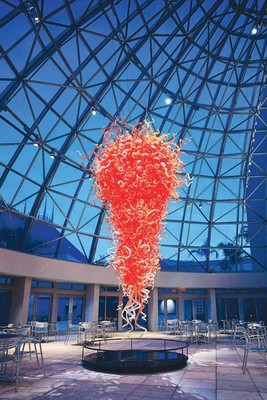 The museum features this and two other Dale Chihuly works